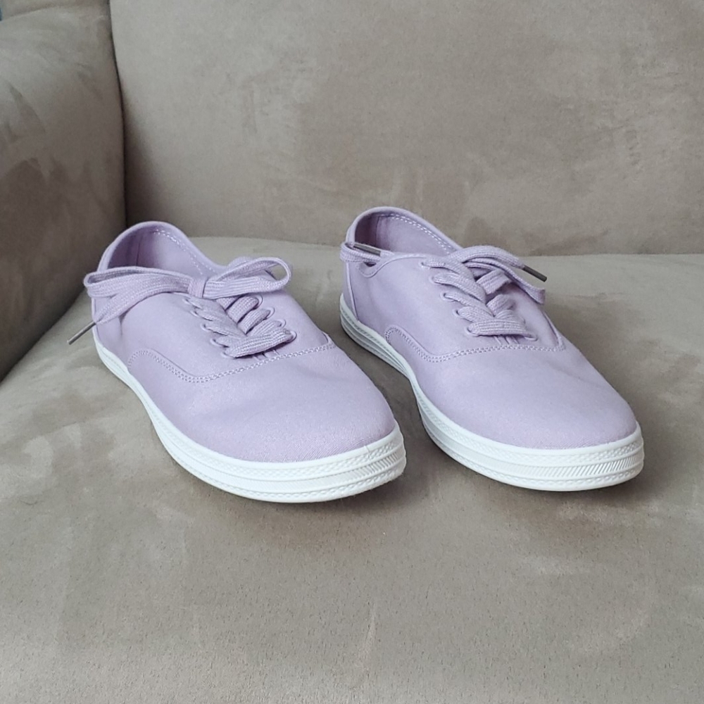 Light purple canvas shoes